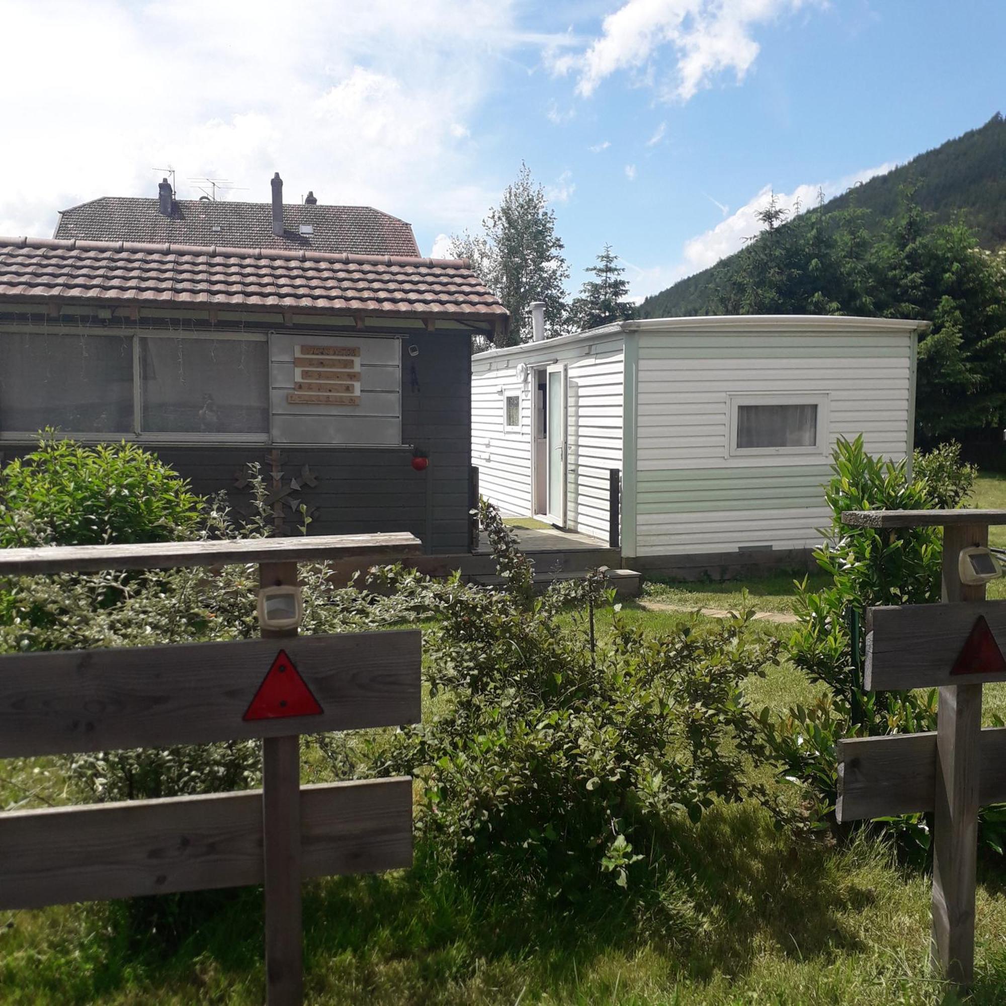 Gites, les Sapins, les Jonquilles, le Sagard nature et détente La Houssiere Esterno foto